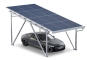 Carport mit Solarpaneelen, Regenrinne und abgestelltem Auto